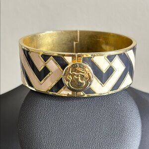 Signed SPARTINA 449 Daufuskie Island Black & Ivory Enamel Hinged Bangle Bracelet